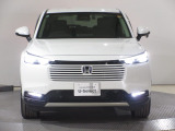 ハロゲンより明るく、より遠くまでさらなる安心感のあるLEDヘッドライトを採用。照射軸の上下方向を自動調整するオートレベリング機構、点灯忘れも防止できるオートライトコントロール機構付きです。