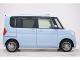 県内13店舗にて常時500台以上ダイハツ車を展示中です。見て、触って、納得のいく一台をぜひ見つけてください。