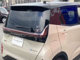 外から車内が見えにくいプライバシーガラスです