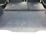 後部のシートを倒すとこんなに広々空間が!大きなお荷物を乗せる時でも心配ありません!