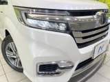 【LEDヘッドライト】悪天候や夜間走行時も良好な視界を確保し安心して運転できる高輝度LEDヘッドライトを装備!点灯速度が早く、消費電力も抑えられています。