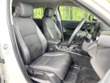 運転席シート廻りは使用感も少なく、良好な状態となっています。前オーナー様が丁寧に使っていたことがよくわかりますね。