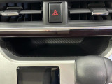 【インパネセンタートレイ】運転席から近いのでメガネやスマホの一時的な置き場に最適です♪