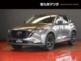 中古車専門再生工場にて熟練専任スタッフが丁寧に清掃、仕上げを実施しております。また、お客様に安心してご検討いただける様、公取協が定める基準に基づき車両検査を実施し、車両状態評価証を発行しております。