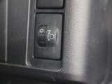 人や荷物を満載しても、対向車や先行車に迷惑をかけない、室内からヘッドライトの光軸を調整できます。