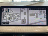 BMWのナビゲーションは操作性も良く、詳細な地図情報と交通状況を見やすく表示し、快適なドライビングをサポートしながら目的地までナビゲートします。