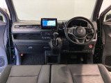 【前方視界】開放的な前方視界!運転がしやすく疲れにくいです♪窓が大きく、見通しがとっても良いおクルマですよ♪