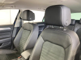 無段階調整式パワーシート 正しい乗車姿勢によって運転のしやすさと、万が一の際に乗員保護能力を最大限に高めます。