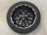 当社にてデモ走行時に装着していたワンシーズン使用の中古スタットレスタイヤ+ホイール4本セットを用意致しました。(2025年製、タイヤ+ホイールは現状渡し、保証対象外です)