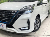 【LEDヘッドライト】悪天候や夜間走行時も良好な視界を確保し安心して運転できる高輝度LEDヘッドライトを装備!点灯速度が早く、消費電力も抑えられています。