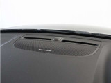 【harman/kardon】世界のオーディオファン垂涎のプレミアムサウンドシステムを搭載。原音に近い音場空間を忠実に再現。乗る人すべてに最良の音響体験を提供します。