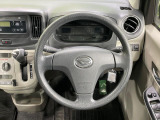 インテリアに合わせたデザインのステアリングは、運転される方のことも考え、運転しやすい形状、大きさです。是非一度、実際に触ってお確かめください。