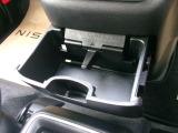 運転席からもスムーズに手が届く設計で、信号待ちやちょっとした休憩にさっと飲むことができるのでロングドライブも快適です。