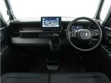 ◆視界広々で非常に運転しやすくロングドライブでも疲れを感じさせないすっきりとまとまったインパネ周りです。