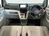 【インパネ】運転のしやすさを最優先に設計された見晴らしの良いフロントビュー。車両間隔が掴みやすく狭い道でも安心♪「安全」と「品質」を最優先に、安心してお乗りいただけるクルマを提供いたします。