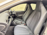 トヨタ中古車「まるごとクリーニング」施工済。外装はもちろん内装はシートを外して見えない所まで徹底洗浄しています。