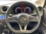 インテリアに合わせたデザインのステアリングは、運転される方のことも考え、運転しやすい形状、大きさです。是非一度、実際に触ってお確かめください。
