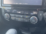 【オートエアコン】車内温度を感知して自動で温度調整をしてくれるのでいつでも快適な車内空間を創り上げます。