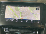 タッチスクリーンを採用。従来のナビゲーションシステムの域を超える、車両を総合的に管理するインフォテイメントシステムです。
