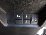 パーキングセンサーや横滑りを防ぐVSA等のスイッチ類は運転席の右側、手の届きやすい位置にあります。