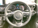 インテリアに合わせたデザインのステアリングは、運転される方のことも考え、運転しやすい形状、大きさです。是非一度、実際に触ってお確かめください。