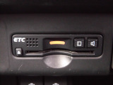 ETC車載器付きで、高速道路への乗り降りもスムーズです。音声ガイドタイプなので、ゲート通過時や利用料金、カードの有効期限などを案内してくれます。