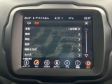 タッチスクリーンをタップするかスワイプするだけですべての機能を呼び出せます。Apple CarPlayおよびAndroid Autoに対応しスマートフォンとのシームレスな 連携も実現。さらに、USBポートを標準装備しています。
