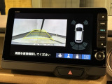 リバースギアに入れるだけで後方の表示へ切り替わります。夜間や雨の日の駐車も楽になりますよ。