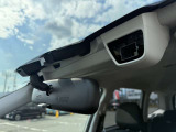 【アイサイトVer2】前方の車両等を検知し、衝突しそうな時は警報で注意を促し、ブレーキを踏む力をサポート。ブレーキを踏めなかった場合は衝突被害軽減ブレーキが作動、衝突回避をサポートします。