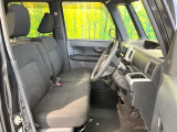 運転席シート廻りは使用感も少なく、良好な状態となっています。前オーナー様が丁寧に使っていたことがよくわかりますね。