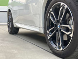 BMW純正アルミホイールです。納車時にはアルミホイールコーティングも承っております!是非ご検討下さいませ。