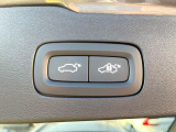 【パワーバックドア】スマートキーや運転席のボタンを押すだけでリアゲートが自動で開閉します!荷物を持っている時や、高い位置にあるバックドアを閉める際に便利な機能です。