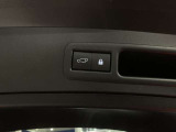 パワーウィンドウのスイッチですよ。運転席に居ながら窓を開け閉めのコントロールできます。