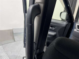 アシストグリップで後部座席の乗り降りも簡単