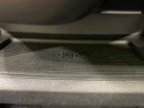 【置くだけ充電】ワイヤレスでエンジン始動中であれば置くだけで充電可能!コードが絡むことがなくなるので車内もすっきり清潔感が保てます!