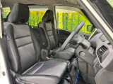 運転席シート廻りは使用感も少なく、良好な状態となっています。前オーナー様が丁寧に使っていたことがよくわかりますね。