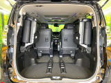 普段のお買い物や通勤、送迎等に十分な荷室スペースを確保しております。セカンドシートを倒すと、大きな荷物の積載も可能です♪