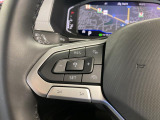 ◆クルーズコントロールにレーダーセンサーを組み合わせ、先行車を測定し設定されたスピードを上限に自動で加減速を行います。一定の車間距離を維持することで、長距離走行でのドライバーの疲労を低減させます。