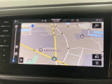 タッチスクリーンを採用。従来のナビゲーションシステムの域を超える、車両を総合的に管理するインフォテイメントシステムです。