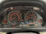 安心のBMW認定中古車は100項目の箇所を徹底的にチェック致します。機械的な箇所や電気系、コンピューターなどをご納車前に点検し、交換基準に達した部品は全て新品に修理返品した後にご納車致します。