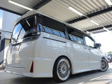 純正12型フリップダウンモニター!純正9型ナビ!Bluetooth!ブルートゥース!フルセグTV!地デジ!CD/DVD!AM/FMラジオ!SD再生!バックカメラ!リアロールカーテン!ビルトインETC!