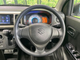 インテリアに合わせたデザインのステアリングは、運転される方のことも考え、運転しやすい形状、大きさです。是非一度、実際に触ってお確かめください。