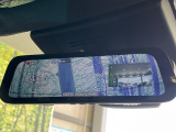 【デジタルインナーミラー】後席の大きな荷物や同乗者で後方が確認しづらい時でも安心!カメラが撮影した車両後方の映像をルームミラー内に表示。クリアな視界で状況の確認が可能です!