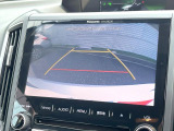 【バックカメラ】駐車時に後方がリアルタイム映像で確認できます。大型商業施設や立体駐車場での駐車時や、夜間のバック時に大活躍!運転スキルに関わらず、今や必須となった装備のひとつです!
