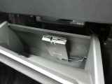 ここに ETC付いております。高速道路の料金所もスイスイ♪ ETCカードの申し込みは日産カードがおすすめ!!!「安心」「おトク」「便利」で皆さまのカーライフをサポートする特典満載のカードです。