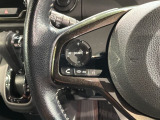 ステアリングにオーディオ操作スイッチが付いています。オーディオ画面に直接タッチしなくても操作が出来ますので、運転に集中できます。