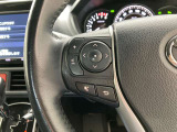 運転中、オーディオの操作をしてて、ハッとしたことはありませんか?ステアリングスイッチは、運転中でもハンドルでオーディオの操作が可能です。安全なドライブをサポートします。