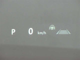 カラーヘッドアップディスプレイ付き。少ない視線移動で情報を確認できるので、運転の疲労軽減に繋がりますよ♪
