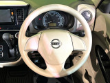 インテリアに合わせたデザインのステアリングは、運転される方のことも考え、運転しやすい形状、大きさです。是非一度、実際に触ってお確かめください。