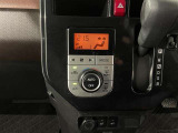 【オートエアコン】一度お好みの温度に設定すれば、車内の温度を検知し風量や温度を自動で調整してくれます。
